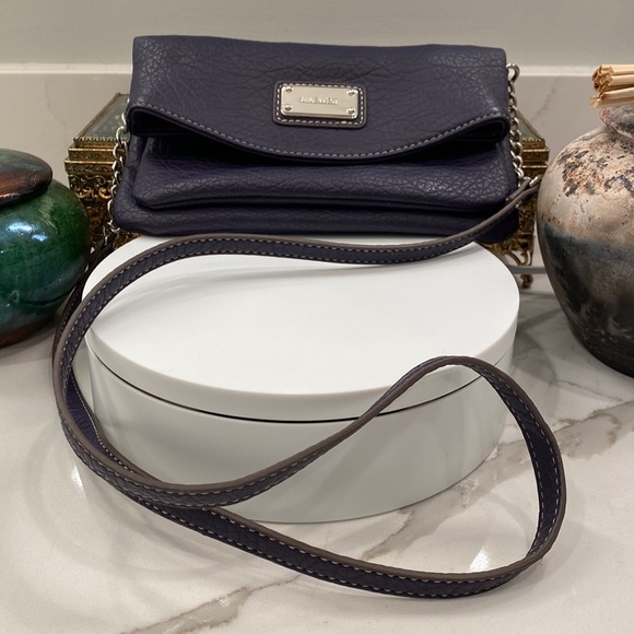 Nine West - Purple Pleather Convertible Wristlet/Shoulder bag, Chain Details EUC - Picture 1 of 17